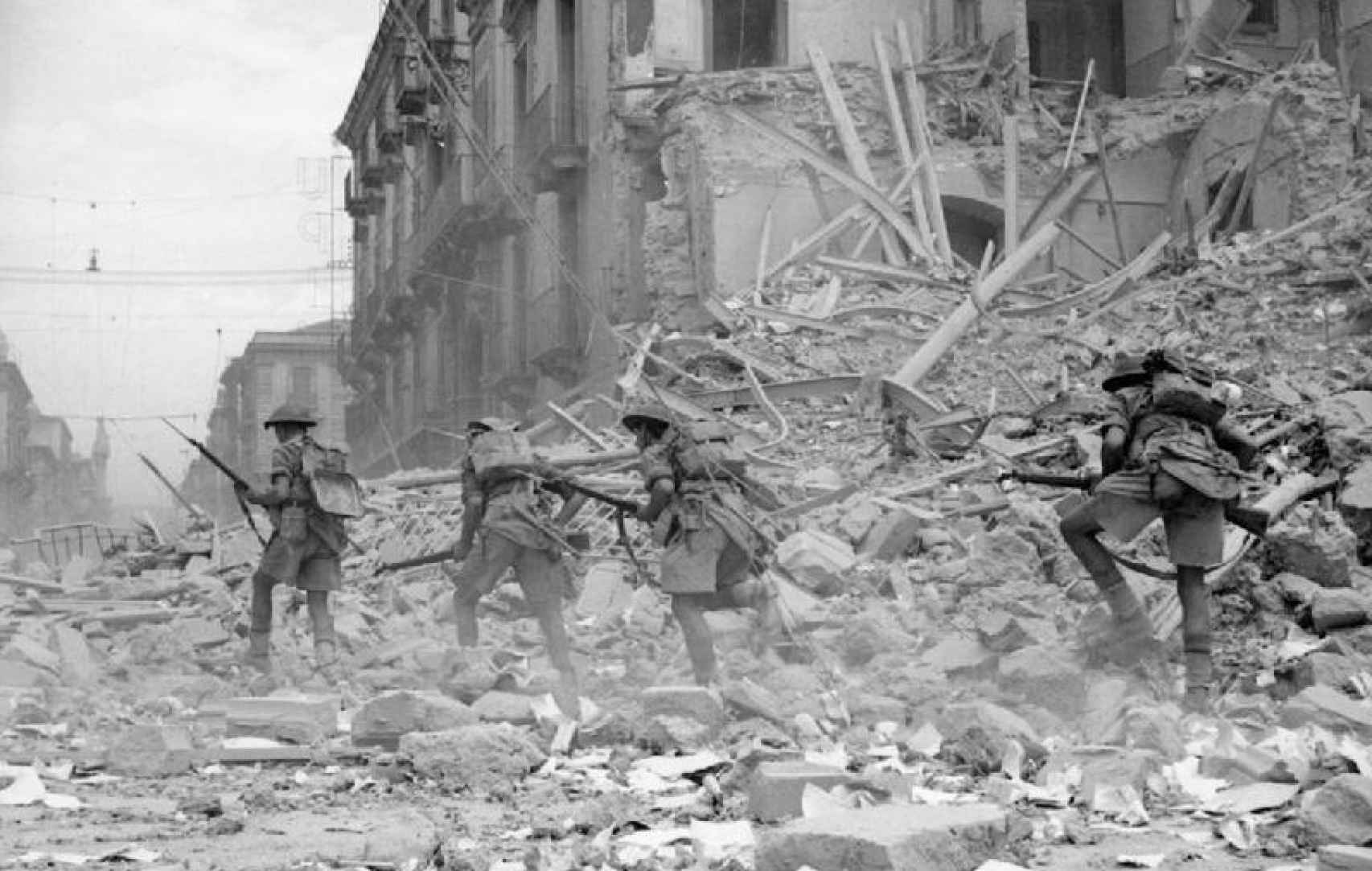 Tropas británicas en Catania a principios de agosto.
