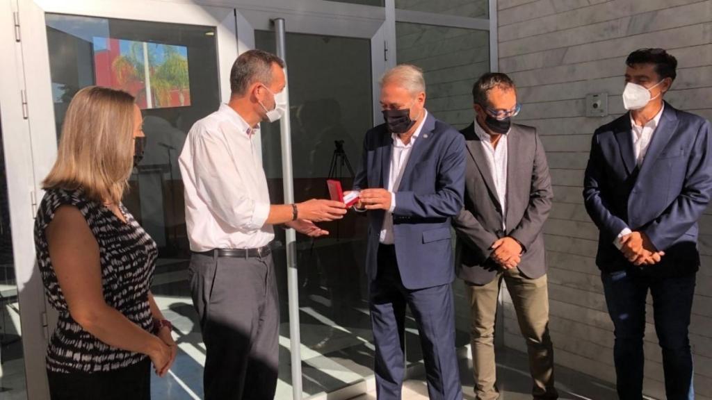 El alcalde, Carlos González, y el rector, Juan José Ruiz, en una imagen de septiembre.