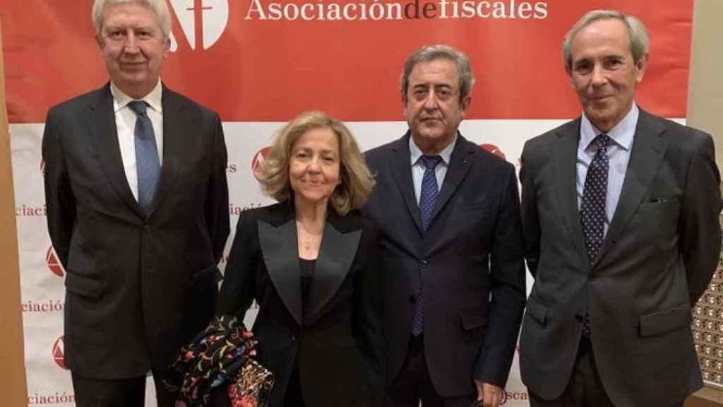 Consuelo Madrigal y los otros tres fiscales del 'procés', tras recibir el Premio Carmen Tagle y Luis Portero./