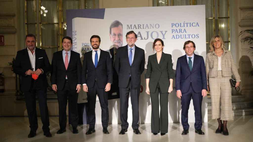 Alfonso Fernández Mañueco acompaña a Mariano Rajoy en la presentación de su nuevo libro