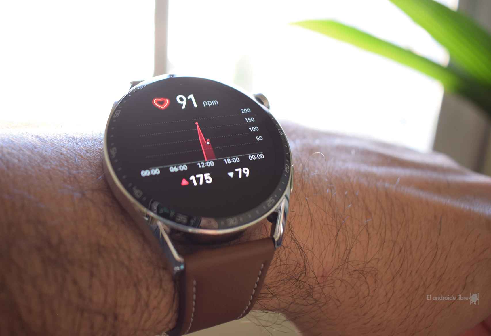 The Huawei Watch GT 3 placed on the wrist of the hand