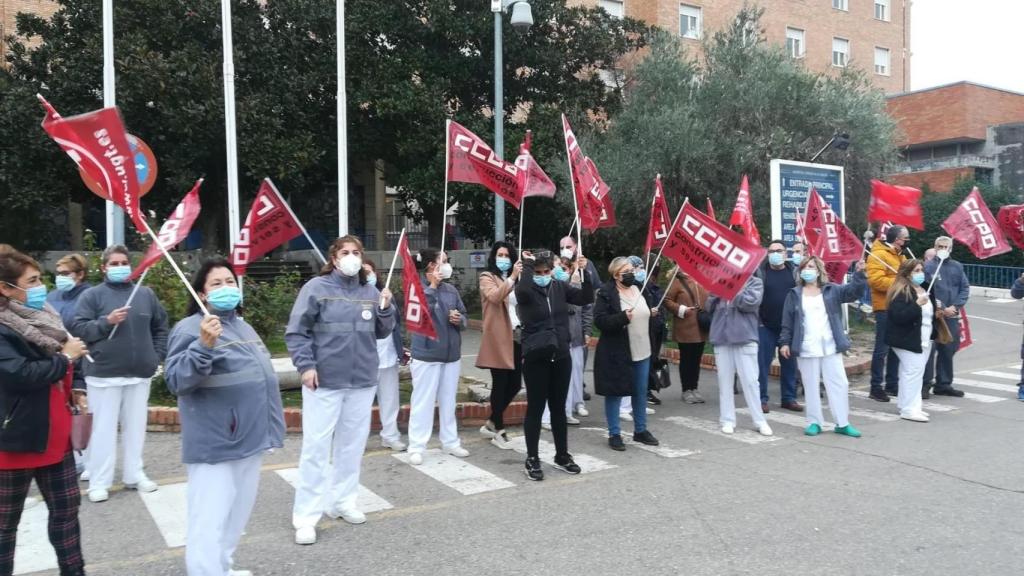 El Secam tranquiliza a la plantilla de limpieza del hospital con la subrogación