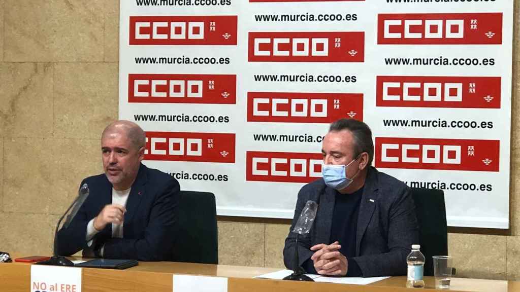 El secretario general de la Confederación Sindical de CCOO, Unai Sordo, junto a Santiago Navarro, secretario general de CCOO en la Región.