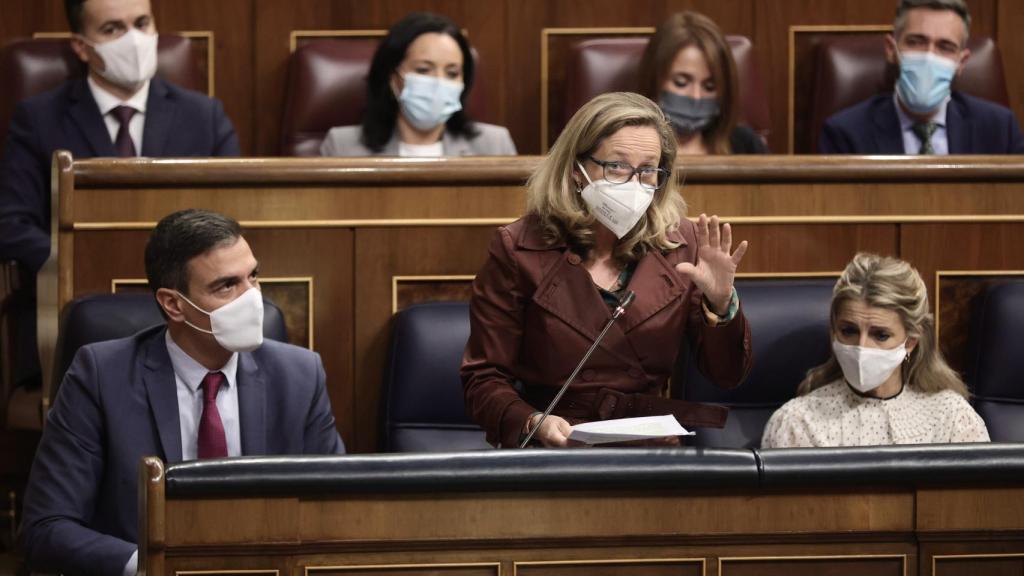 Pedro Sánchez, Nadia Díaz y Yolanda Díaz.