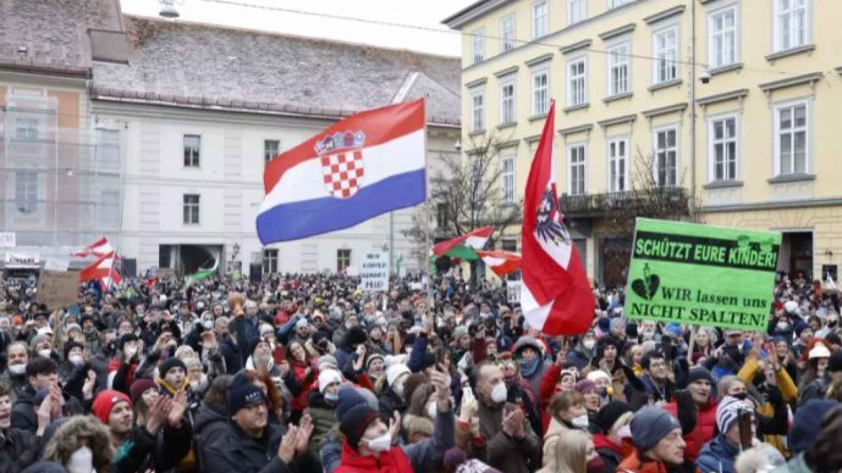 Una manifestación en contra del confinamiento een Austria