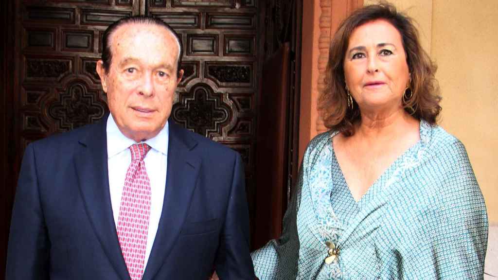 Curro Romero y Carmen Tello, en la boda de Arancha Muniain Rodríguez y Francisco Serrano Domenech en Sevilla en 2018.