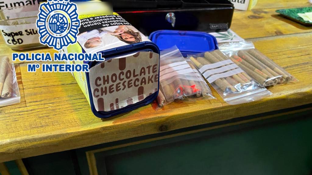 Droga encontrada en el interior de uno de los locales.