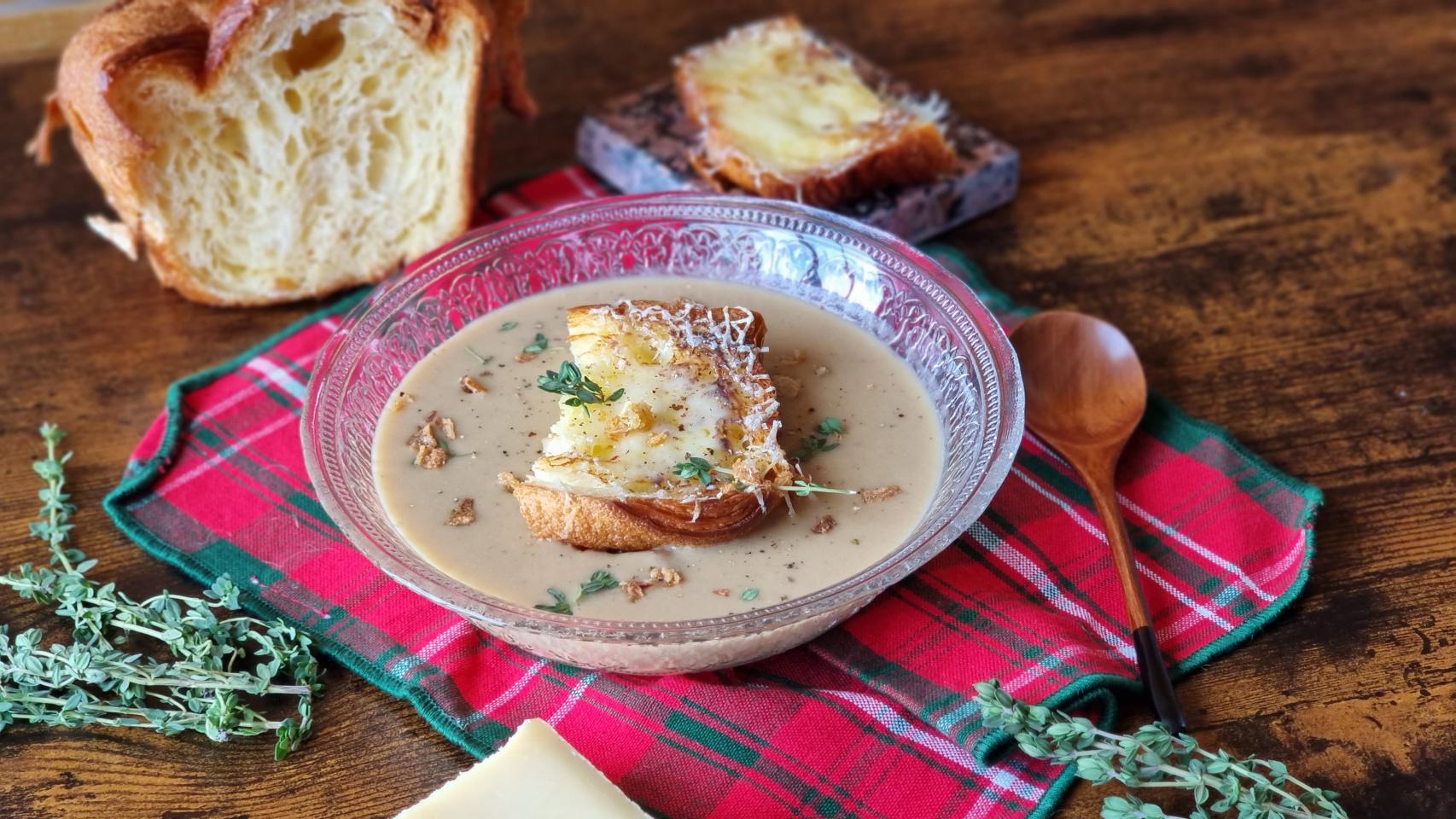 Crema de cebolla caramelizada, mejor que la sopa de siempre