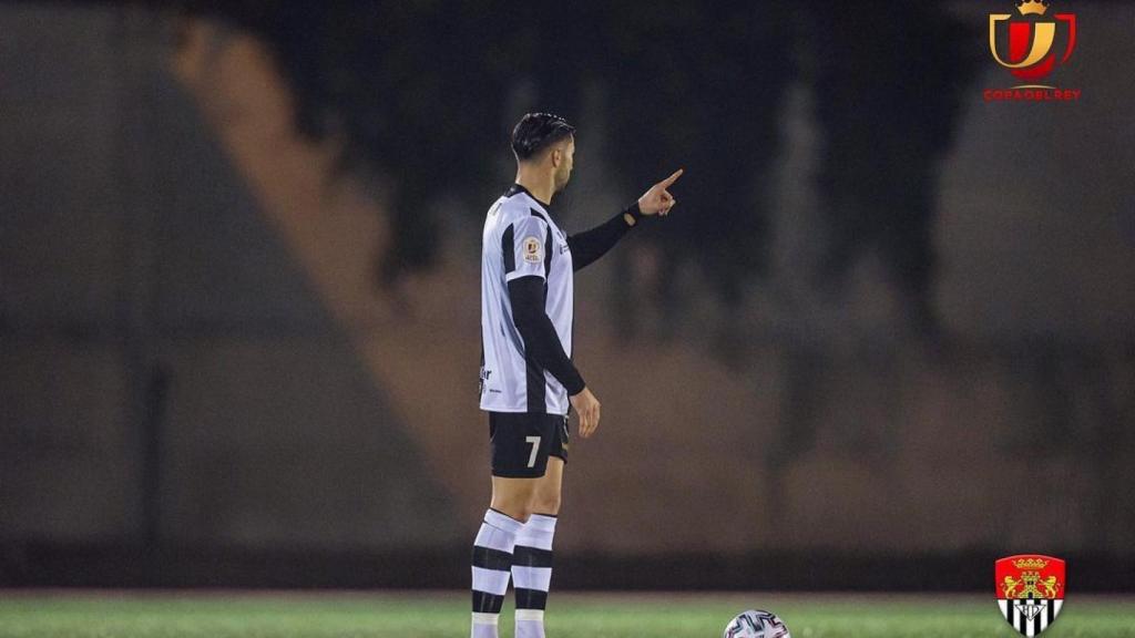 Isaac Manjón durante un partido de Copa del Rey con el Haro Deportivo