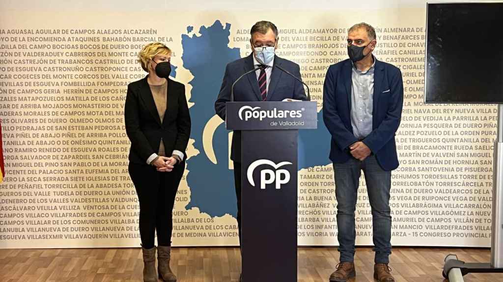 La oposición en Tudela de Duero pidiendo la dimisión del alcalde
