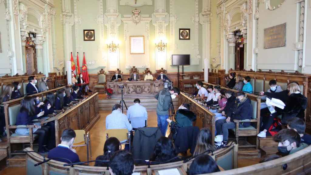 El Salón de Plenos ha acogido el acto institucional del Día de la Constitución
