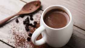 El chocolate espeso a la taza contiene el aditivo carboximetilcelulosa.