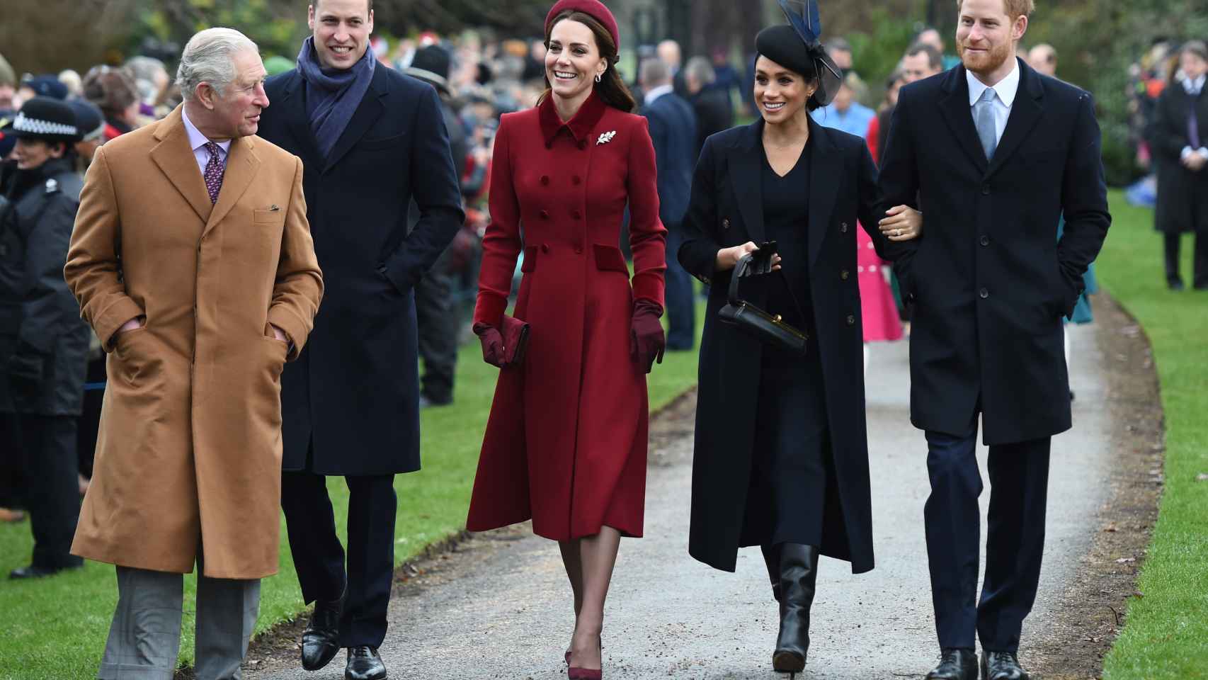 Harry y Guillermo junto a su padre, el príncipe Carlos, y sus respectivas mujeres, Meghan y Kate.