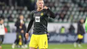 Haaland, con el puño cerrado, celebra un éxito del Borussia Dortmund