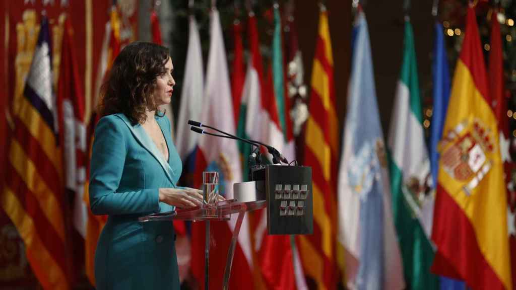 Isabel Díaz Ayuso preside los actos conmemorativos del 43º aniversario de la Constitución en la Puerta del Sol.