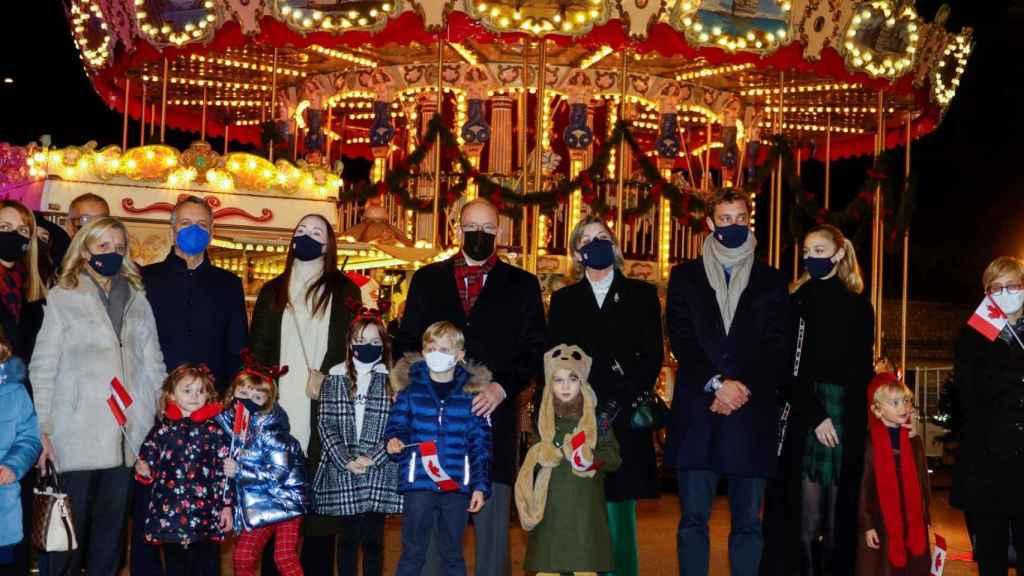 La Familia Real monegasca se reunió este viernes para inaugurar el Christmas Village.