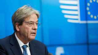 Bruselas avisa de que la recuperación pierde fuerza en la UE por ómicron y la subida de precios