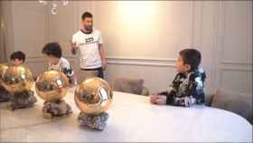 Thiago habla con su padre Leo Messi del Balón de Oro