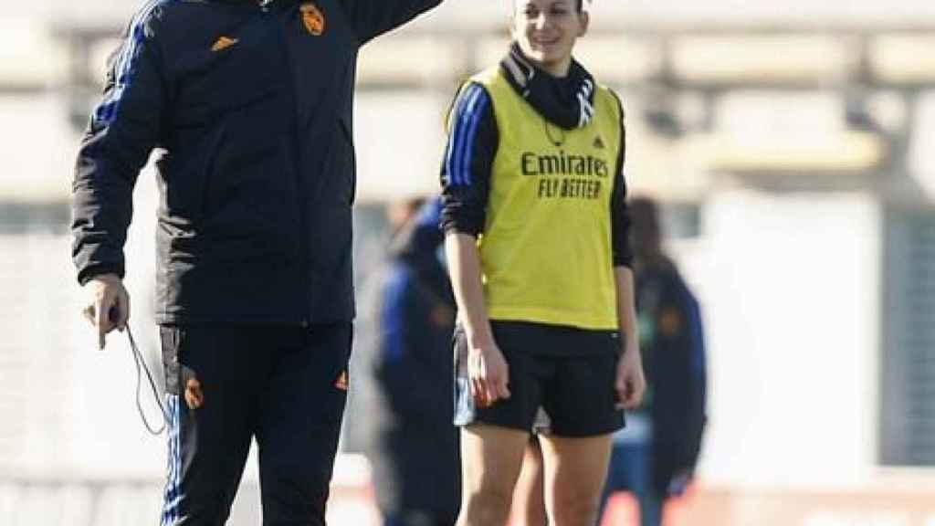 Alberto Toril, en un entrenamiento del Real Madrid Femenino