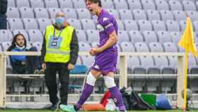Dusan Vlahovic celebra un gol con la ACF Fiorentina.