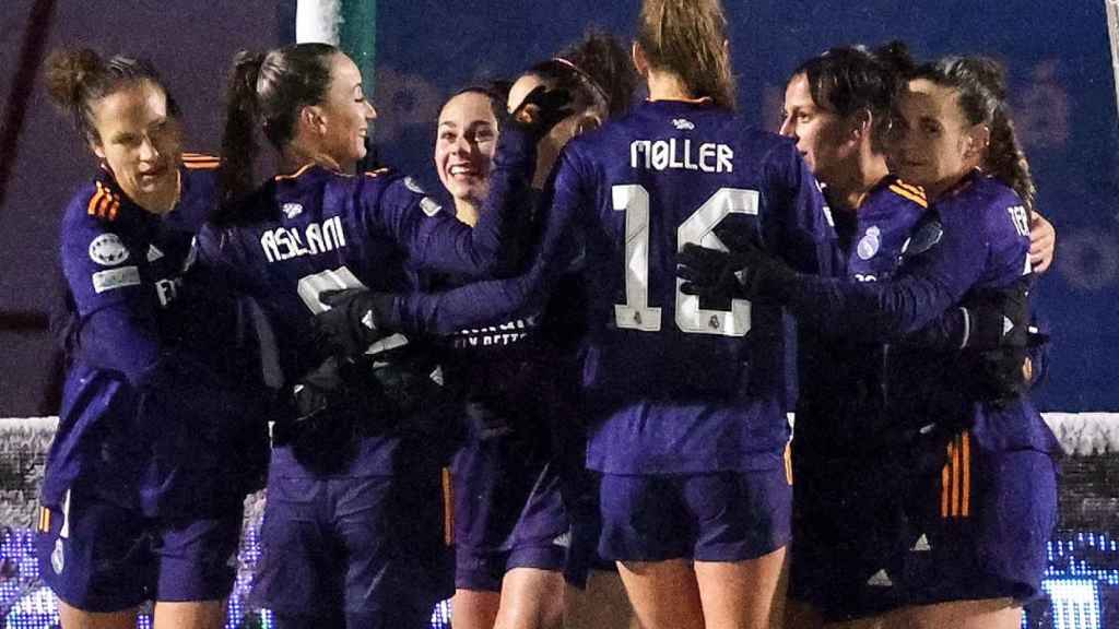 Las jugadoras del Real Madrid Femenino celebran un gol ante el Breidablik.