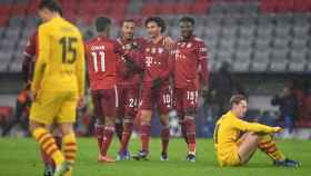 Los jugadores del Bayern Múnich celebran el gol de Leroy Sané ante el FC Barcelona.
