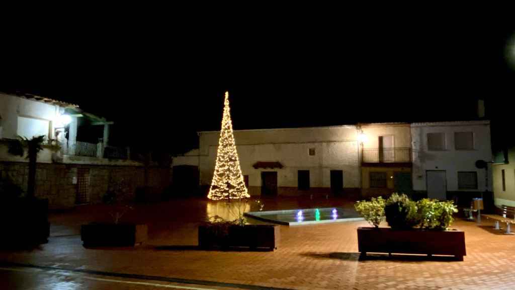 Árbol de navidad en la Plaza de la Constitución de Castronuño