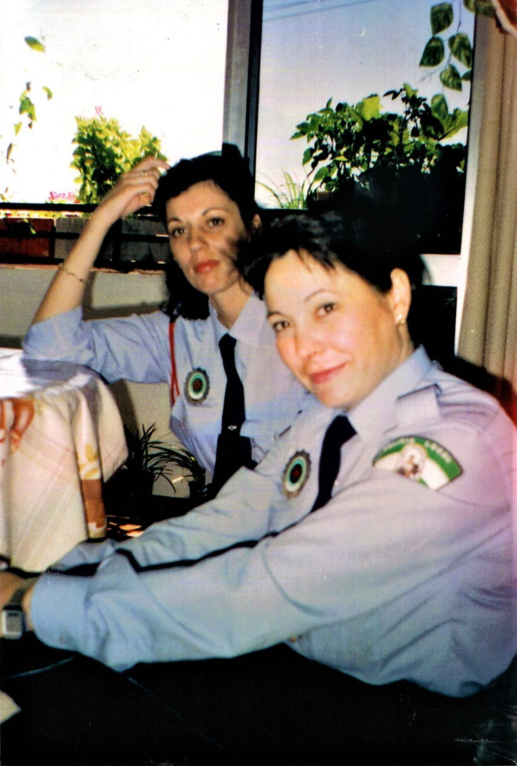 Las policías locales cordobesas Marisol Muñoz (izquierda) y Mari Ángeles García, de servicio.