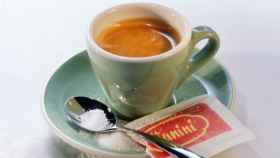 Edulcorar el café con azúcar es un factor de riesgo.