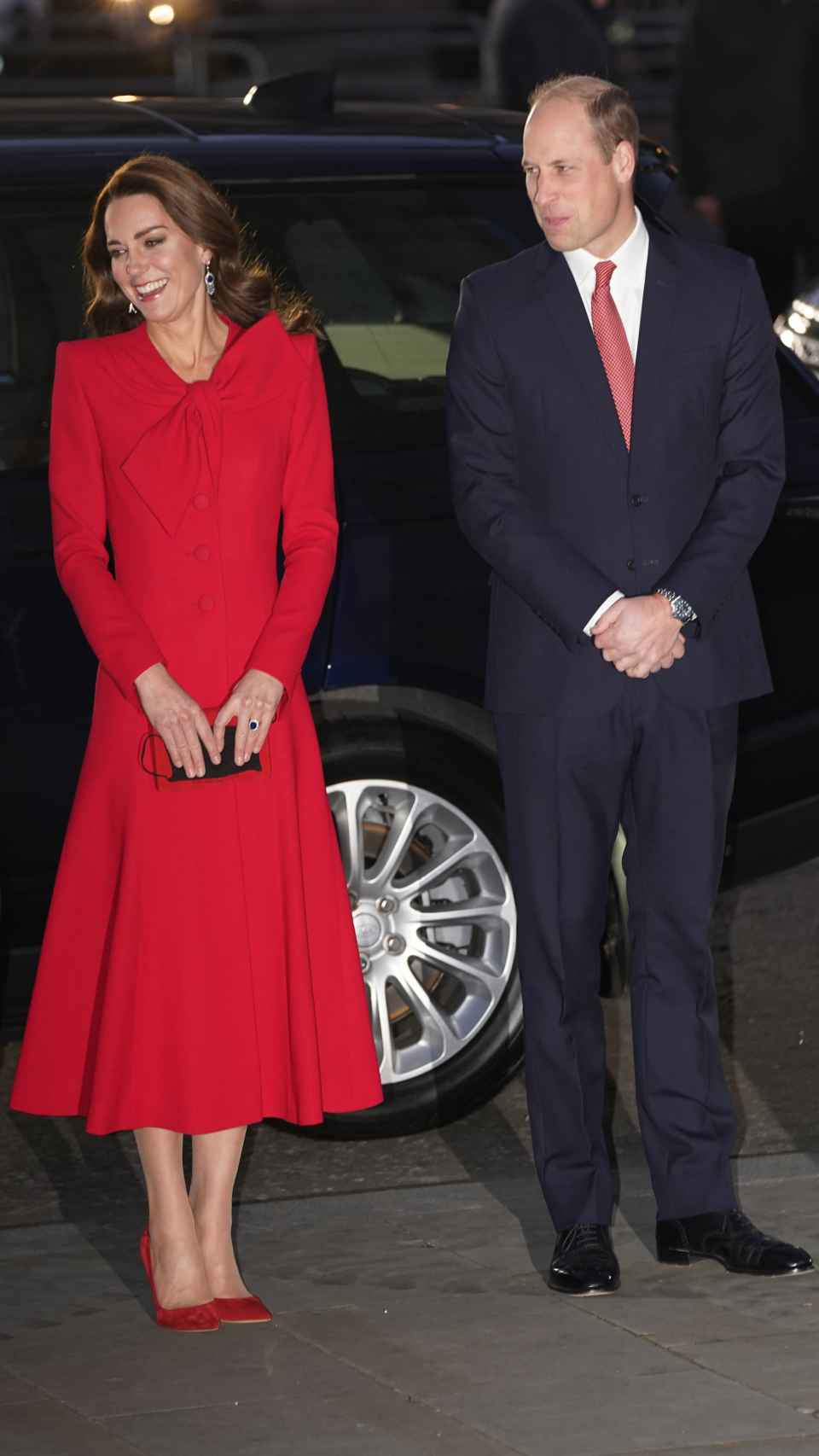 La duquesa de Cambridge, anfitriona del concierto, deslumbró con un espectacular estilo rojo.