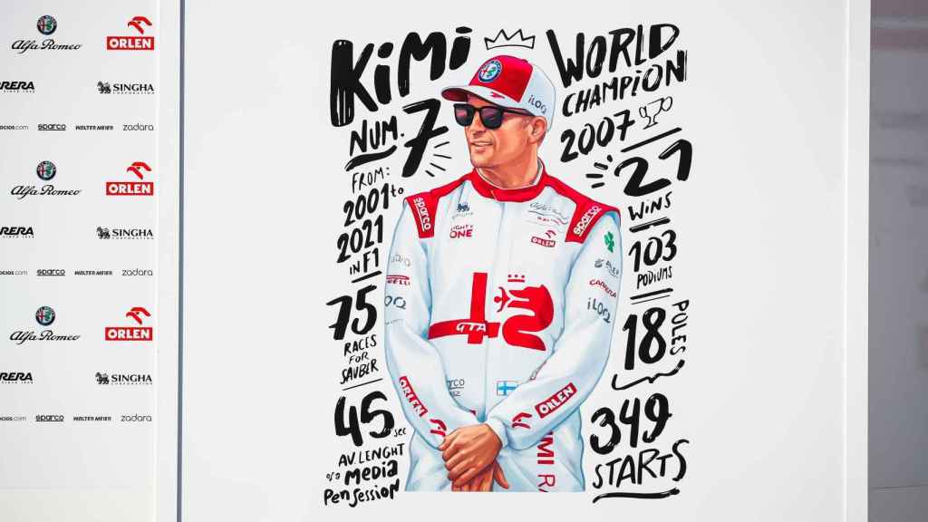 Mural en honor a Kimi Raikkonen en el box de Alfa Romeo