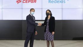 Cepsa y Redexis ponen en marcha la primera red global de energía fotovoltaica en estaciones de servicio de Europa