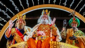 Los Reyes Magos en la particular cabalgata de 2021, marcada por la Covid-19 y celebrada en Condeduque.