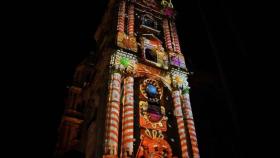 Imagen del espectáculo de luces en la Torre Sur de la Catedral de Málaga.