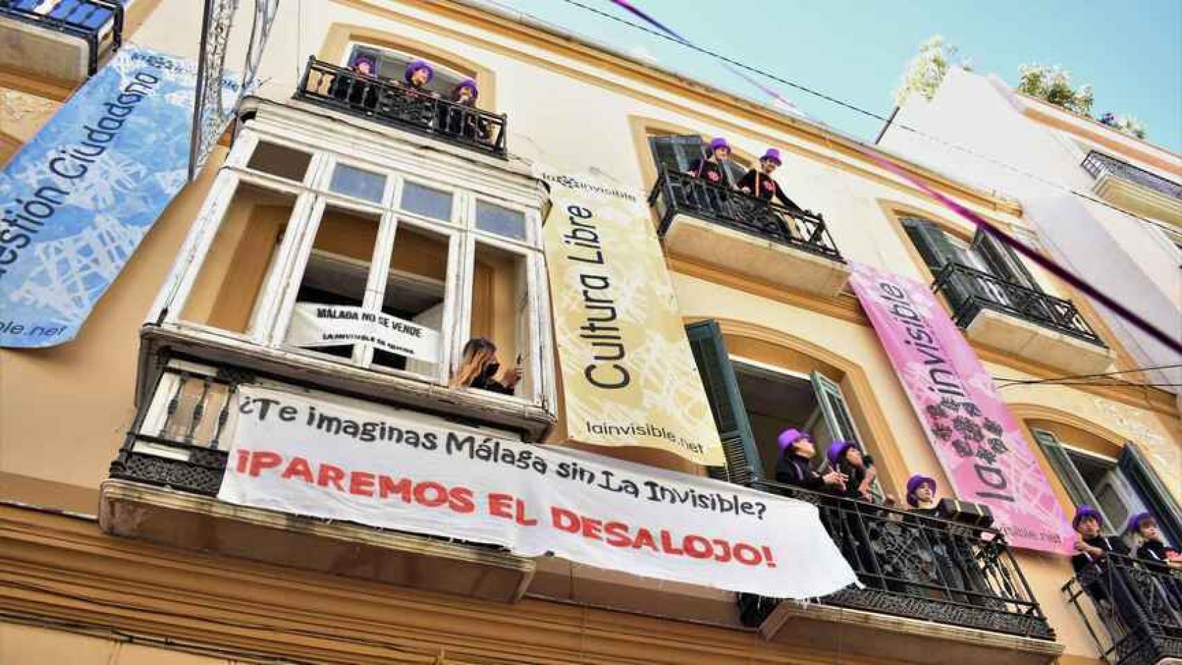 La Invisible, el centro social okupa de Málaga que desafía a las  autoridades y colabora con el Reina Sofía