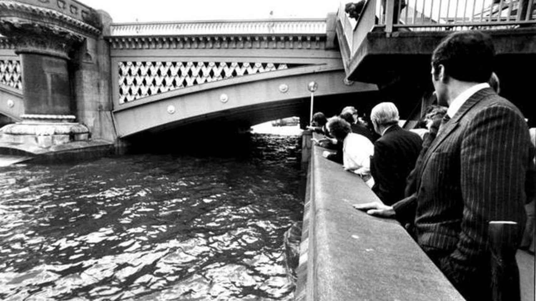 El puente de Londres donde se encontró a Calvi.
