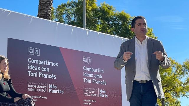 Toni Francés, durante su acto de presentación en la Universidad de Alicante, este sábado.