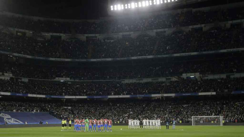 Minuto de silencio por Manolo Santana en el Estadio Santiago Bernabéu