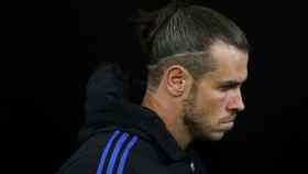 Gareth Bale, entrando al banquillo del Santiago Bernabéu