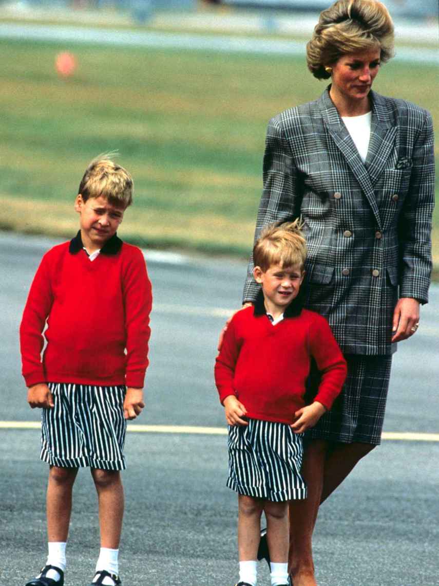 La princesa Diana con sus dos hijos, Guillermo y Enrique.