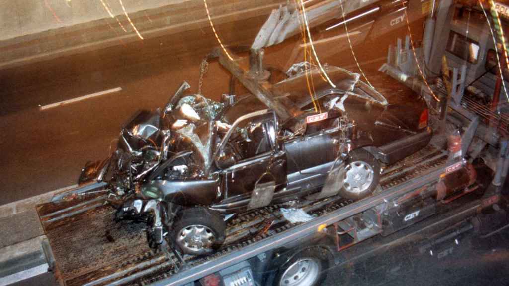 Estado del coche tras el accidente en París.