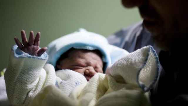 Los nacimientos continúan con su tendencia a la baja en España, uno de los países con menor tasa de fecundidad.