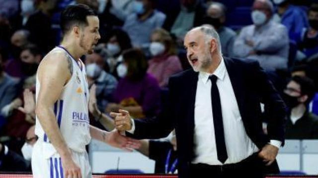 Thomas Heurtel y Pablo Laso, durante un partido.