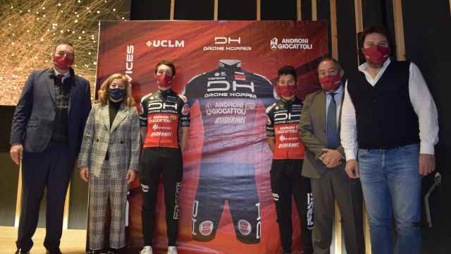 Presentación del maillot del equipo Drone Hopper-Androni Giocattoli. Foto: UCLM