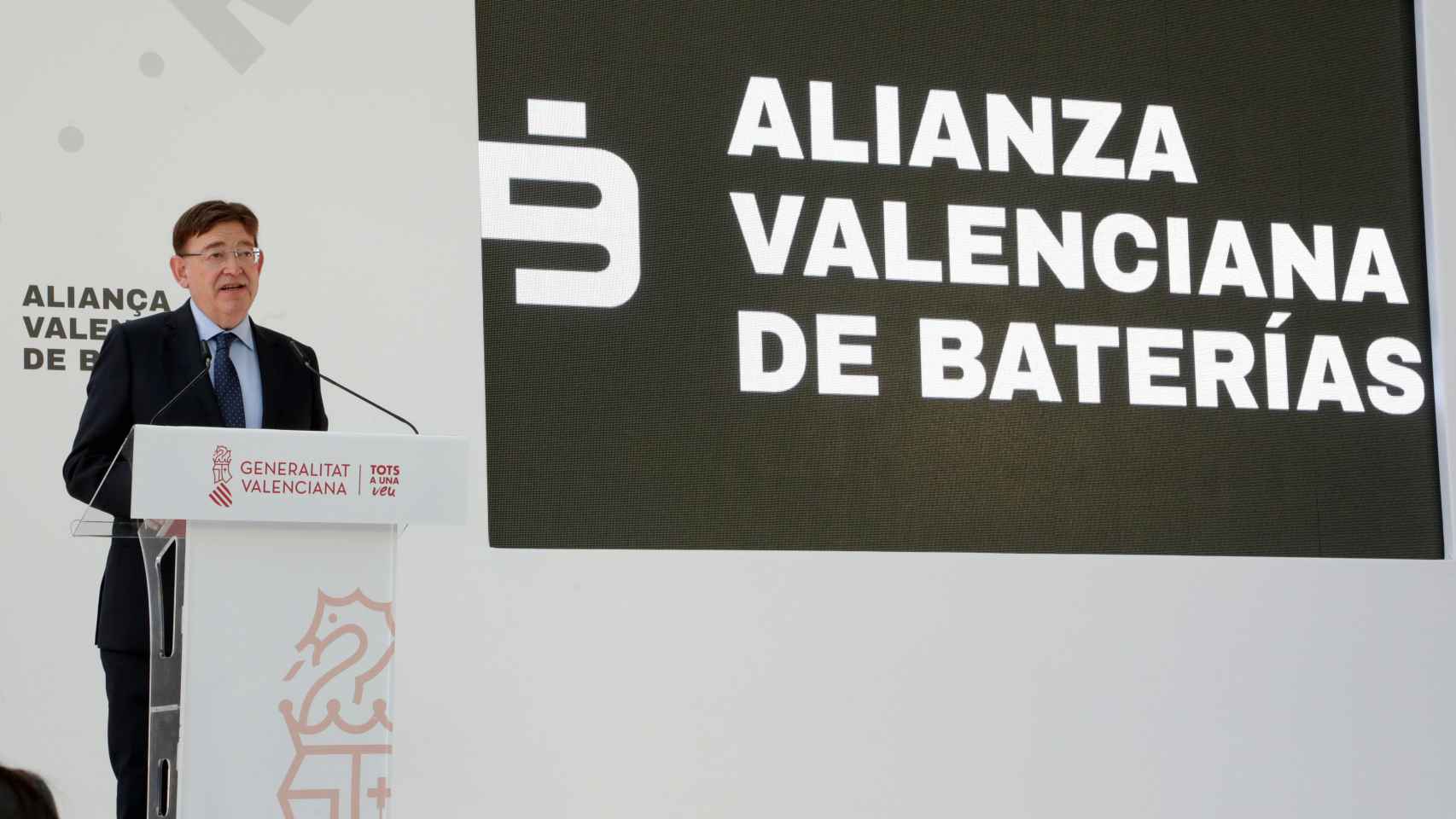 Ximo Puig, durante la presentación de la Alianza Valenciana de Baterías que lidera Power Electronics. EE