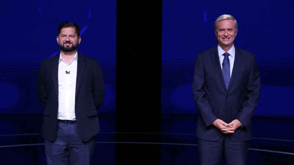 Los candidatos Kast y Boric durante el debate.