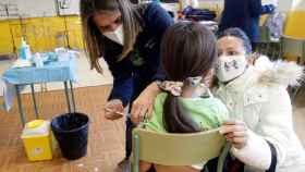 Vacunación en un colegio de la Comunidad Valenciana, este miércoles.