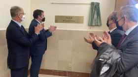 Fuentes, Castellote, Salvador y Largo descubren la placa del aula 'El Corte Inglés'