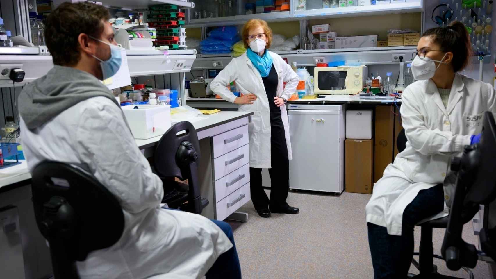 La viróloga Margarita del Val en el laboratorio.