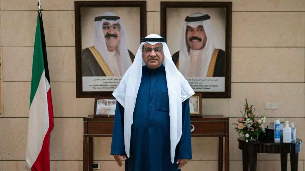 El embajador de España en Kuwait, Ayadah M. Alsaidi, posa para EL ESPAÑOL en su residencia oficial.